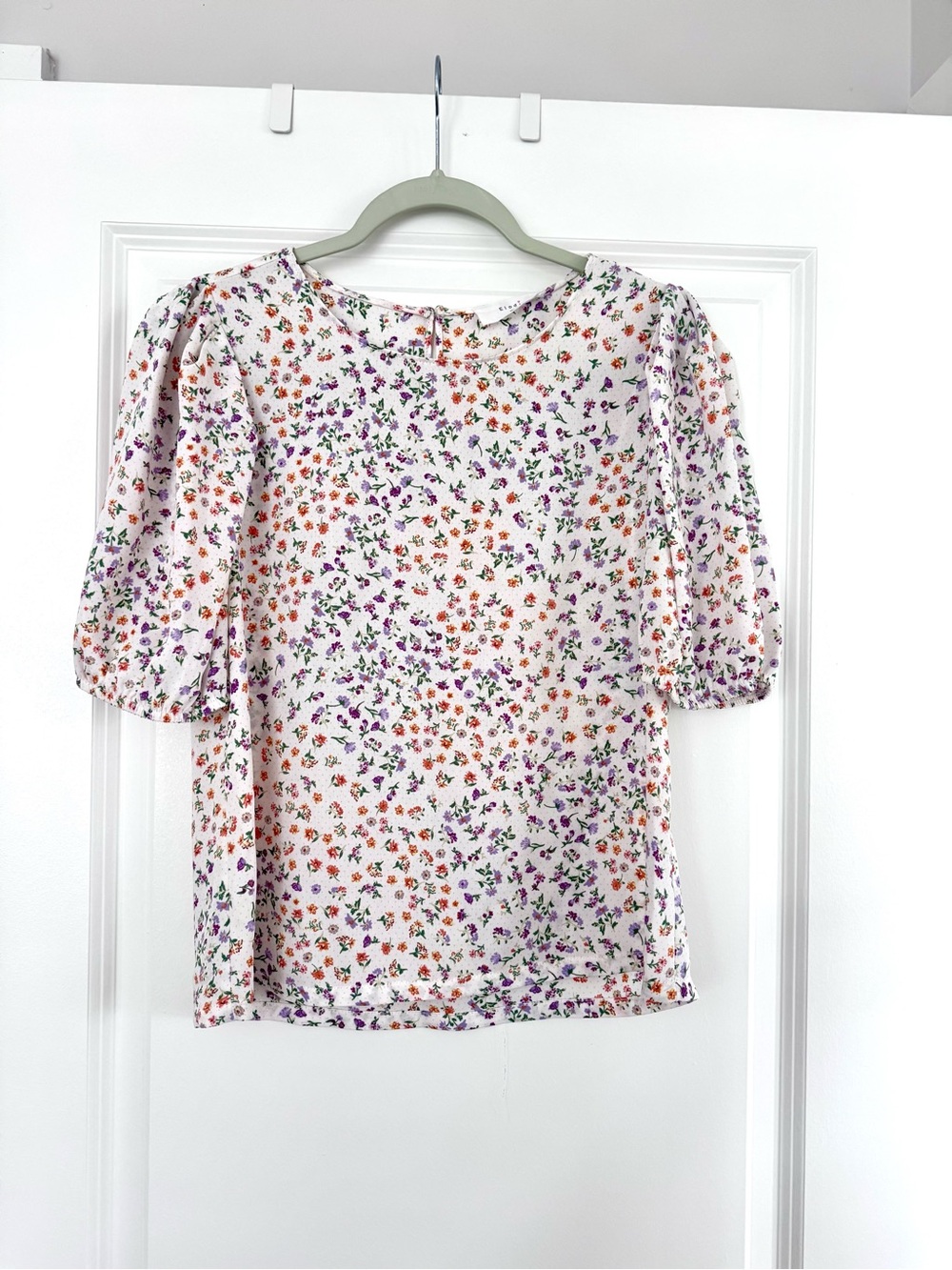 Elodie Floral Puff-Sleeve Blouse - White with Purple & Orange Print Size S